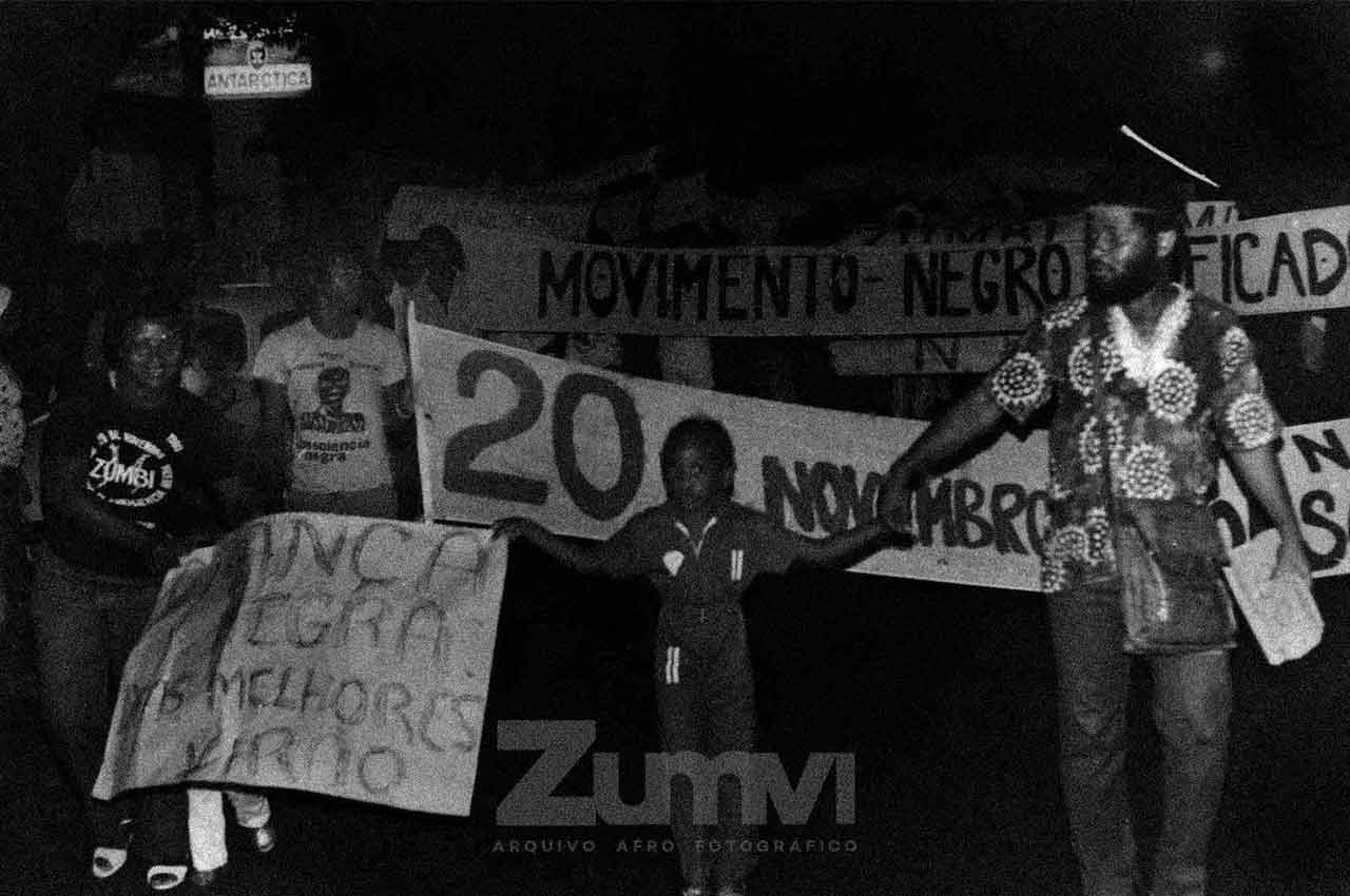 04-afro-fotografia-primeira-marcha-da-cnsciencia-negra-ano-1980-foto-jonatas-conceicao